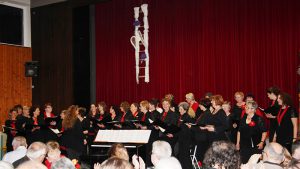 Frauenchor Ladies First beim Konzert in Önsbach April 2016