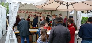 Pagodenzelt des GV Fremersberg beim Sinzheimer Frühjahrsmarkt 2017