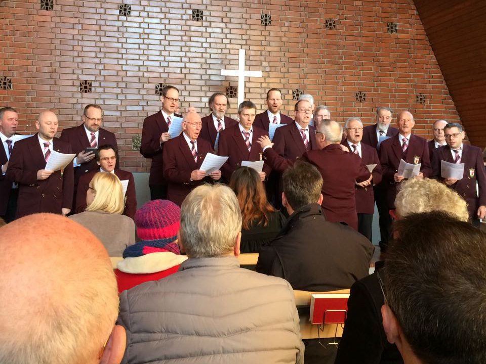 Männerchor beim Konzert in der evangelischen Kirche Sinzheim